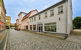 Modernes Altmarkt Apartment mit Parkplatz 4 Gäste 55qm Waschmaschine Wlan Netflix Terrasse